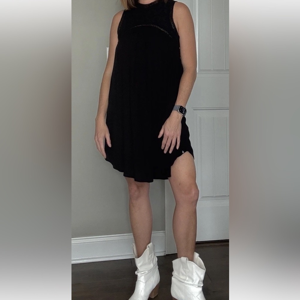 VOLCOM Women’s Black Eyelet Lace Flowy Black Mini Sleeveless Dress Size Small